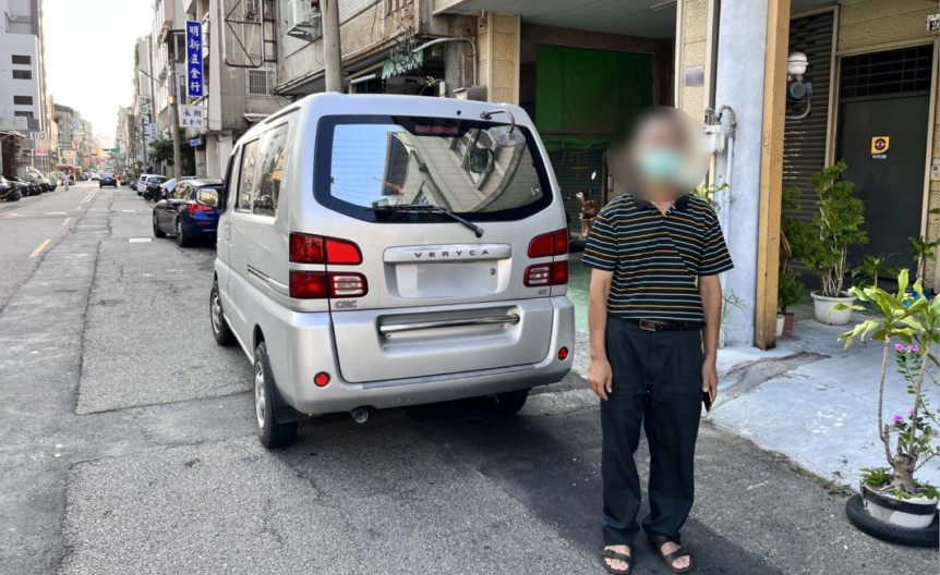 ▲蔡男特地至派出所向員警表達感謝 (圖/台中市警察局 提供)