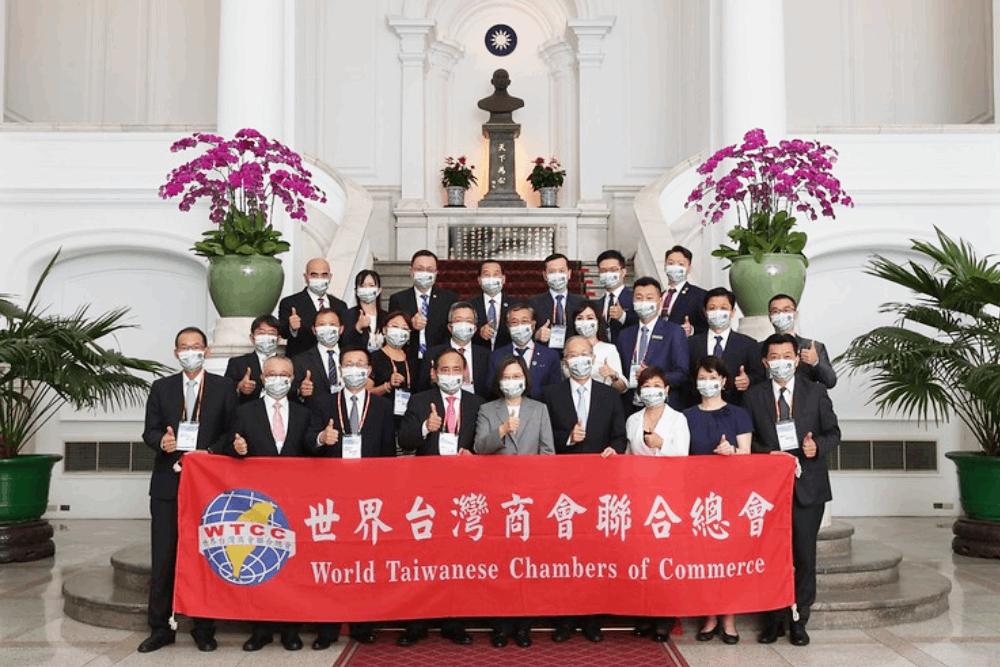 蔡英文:讓世界看到台灣良善及經濟力量 成全球經濟關鍵力量 20 蔡總統與世界臺灣商會聯合總會合影