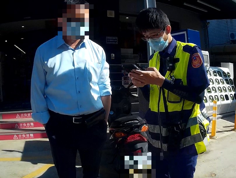 圖片說明:中市警四分局南屯派出所接獲盧姓男子報案機車遺失速積極助民尋獲。(記者謝榮浤翻攝)