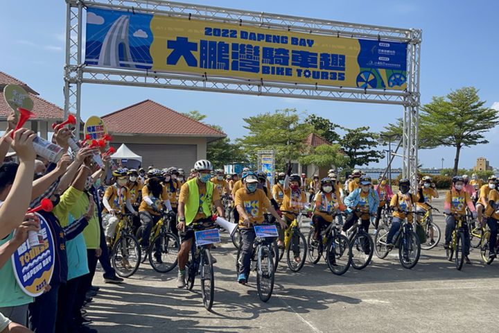 大鵬灣Bike Tour35騎車趣活動登場,吸引大批自行車旅遊愛好者參與。 圖:大鵬灣國家風景區管理處/提供