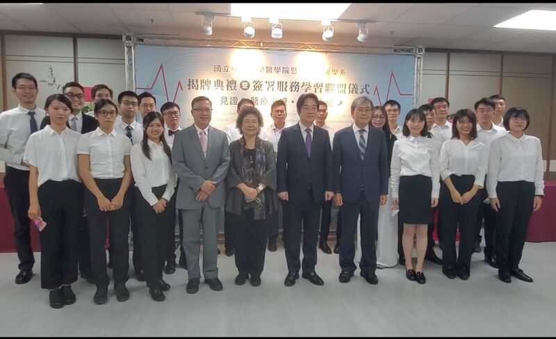 漾新聞|影》賴清德主持中山大學醫學院揭牌 期許培養「三人」的良醫