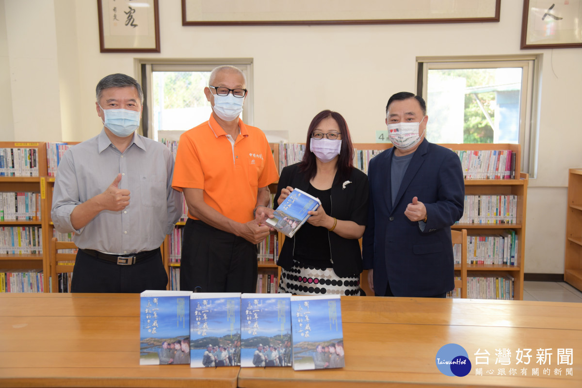 高丹華女士透過募集公益贈書活動,捐贈圖書給台灣各縣市圖書館。<br /><br /> <br /><br />