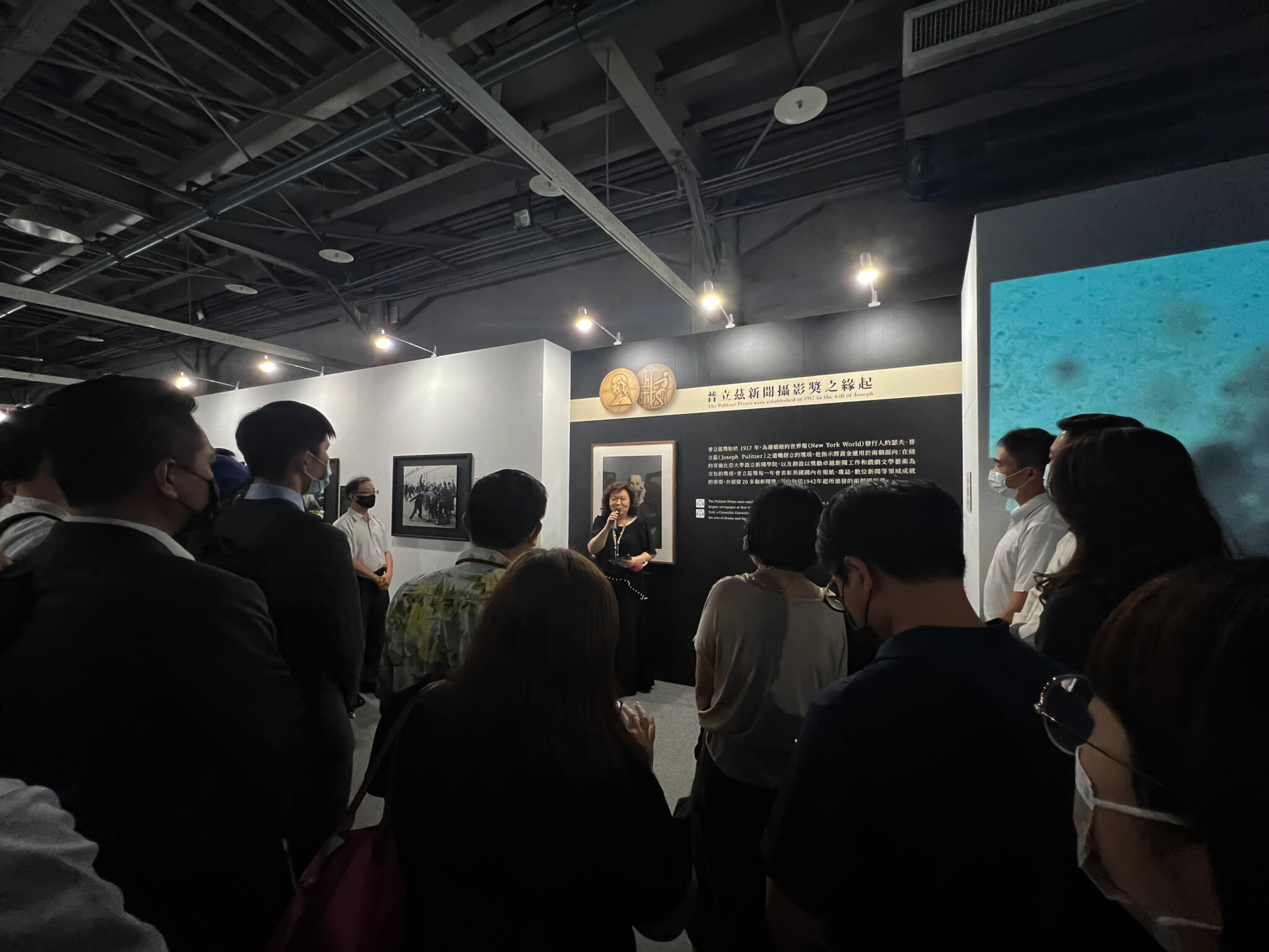 疫情翻轉世界正向思考追尋互動本質 彥星喬商邀請客戶共賞普立茲攝影展 43 彥星喬商總經理劉安立於活動中致詞