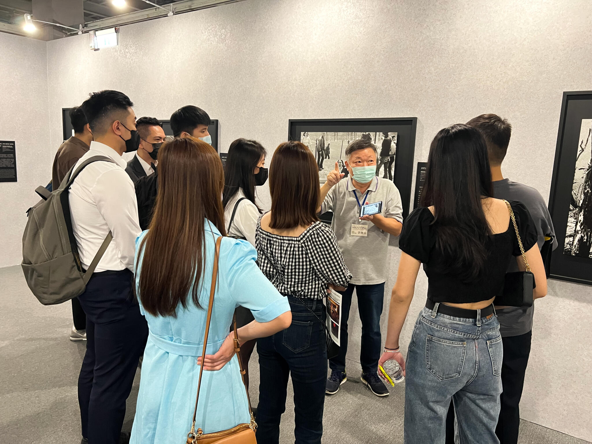 疫情翻轉世界正向思考追尋互動本質 彥星喬商邀請客戶共賞普立茲攝影展 44 活動現場由專人導覽進行解說