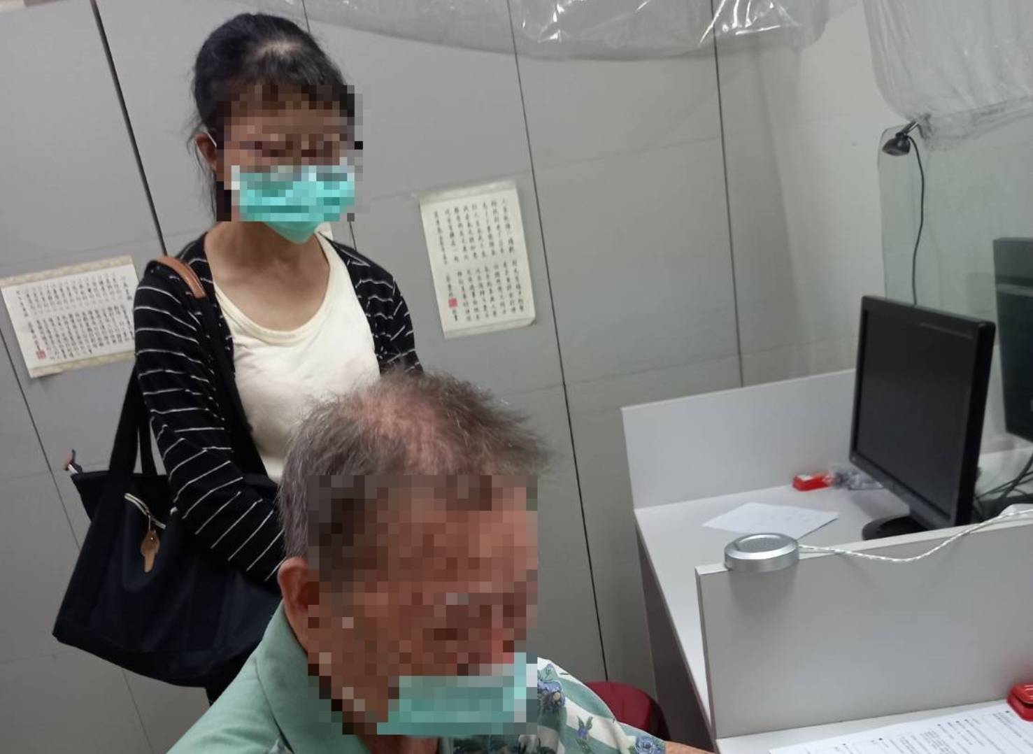 圖片說明:臺中市政府警察局第五分局北屯派出所警員陳嘉欣暖心助尋獲七旬老翁。(記者謝榮浤翻攝)