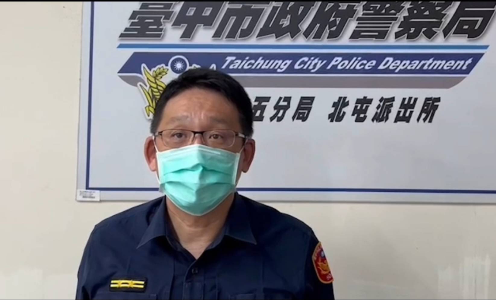 圖片說明:臺中市政府警察局第五分局北屯派出所長麥建仁說明案情。(記者謝榮浤翻攝)