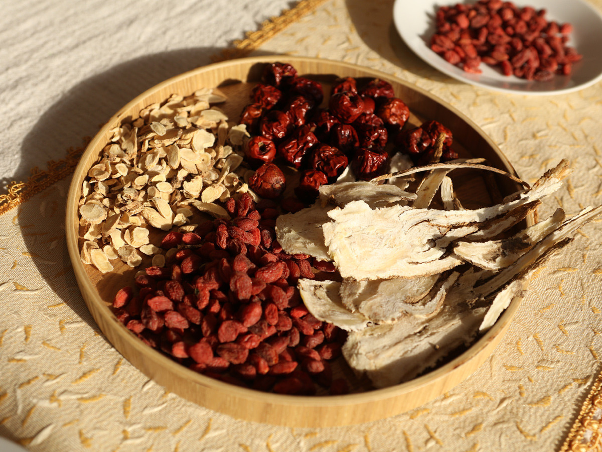 入秋溫補,安迪湯「黃耆、枸杞、紅棗、當歸」四味,可幫增補元氣。