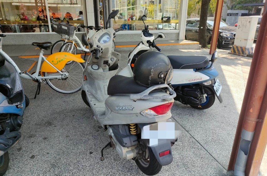 ▲員警調閱監視器,5分鐘內尋獲被車主遺忘停車位置的機車 (圖/台中市警察局 提供)