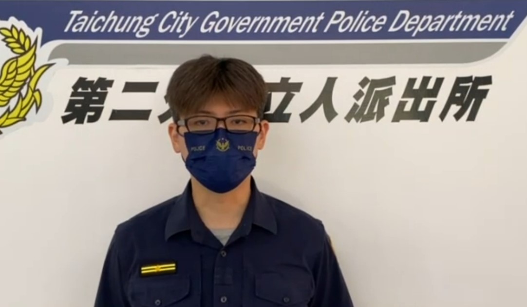 ▲連姓竊嫌趁車廂門未關,偷走車內LV手提包等物,警方快速鎖定犯嫌 (圖/台中市警察局 提供)