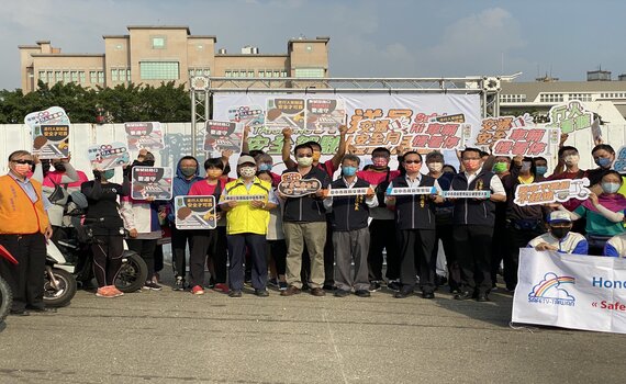 中市道安團隊橫向合作 邀4家外送員夥伴體驗安全駕駛
