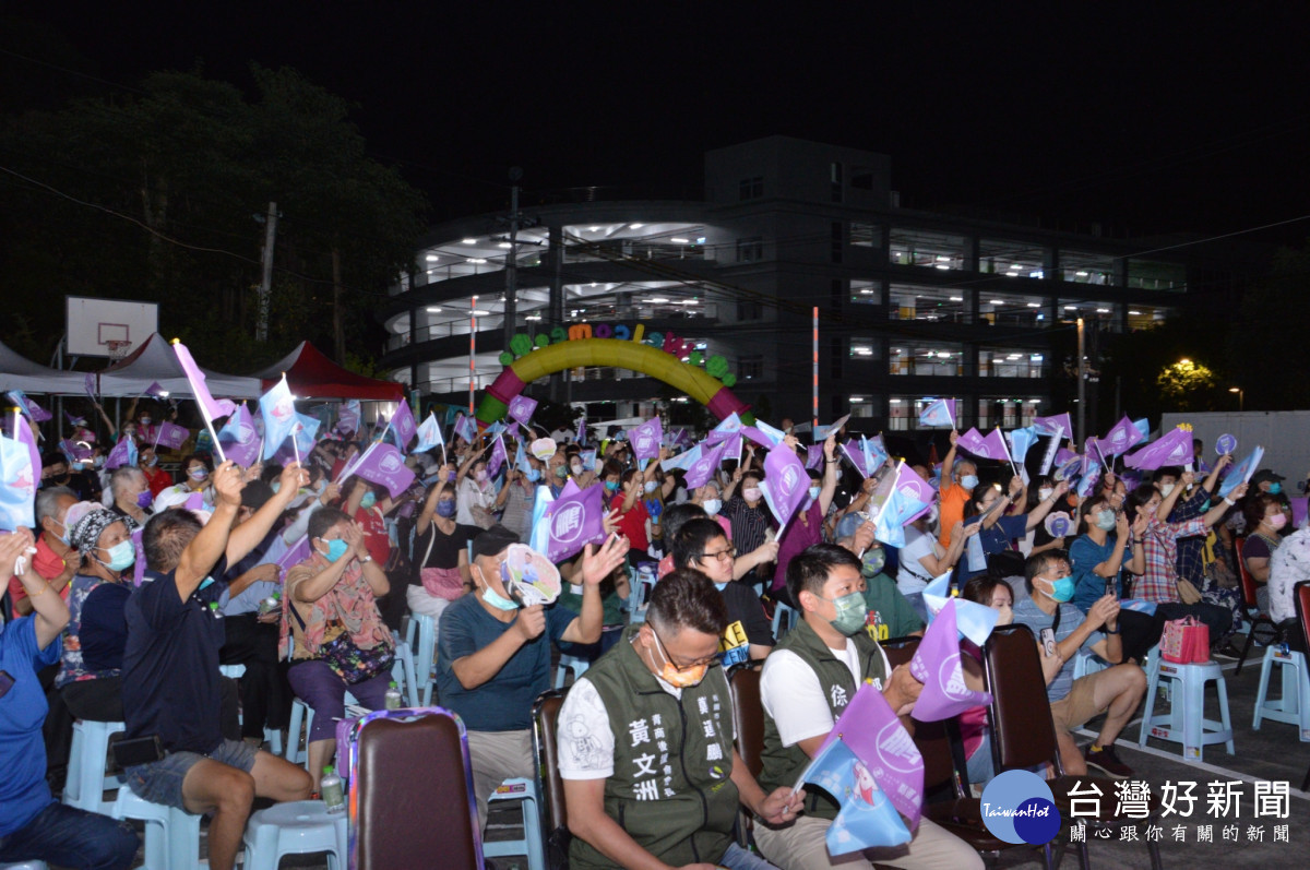 市長候選人鄭運鵬、市議員候選人朱智菁聯合後援會 在荷顯宮廣場成立