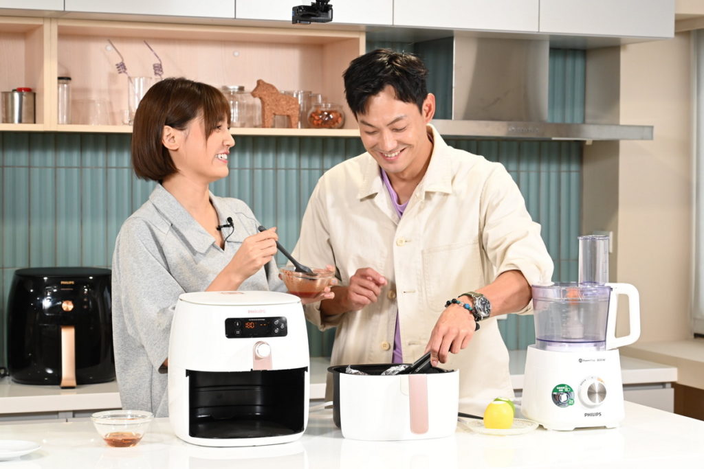和威廉、風田、朵拉一起成為「宅家總舖師」,用飛利浦家電變出名廚級料理(飛利浦家電提供)