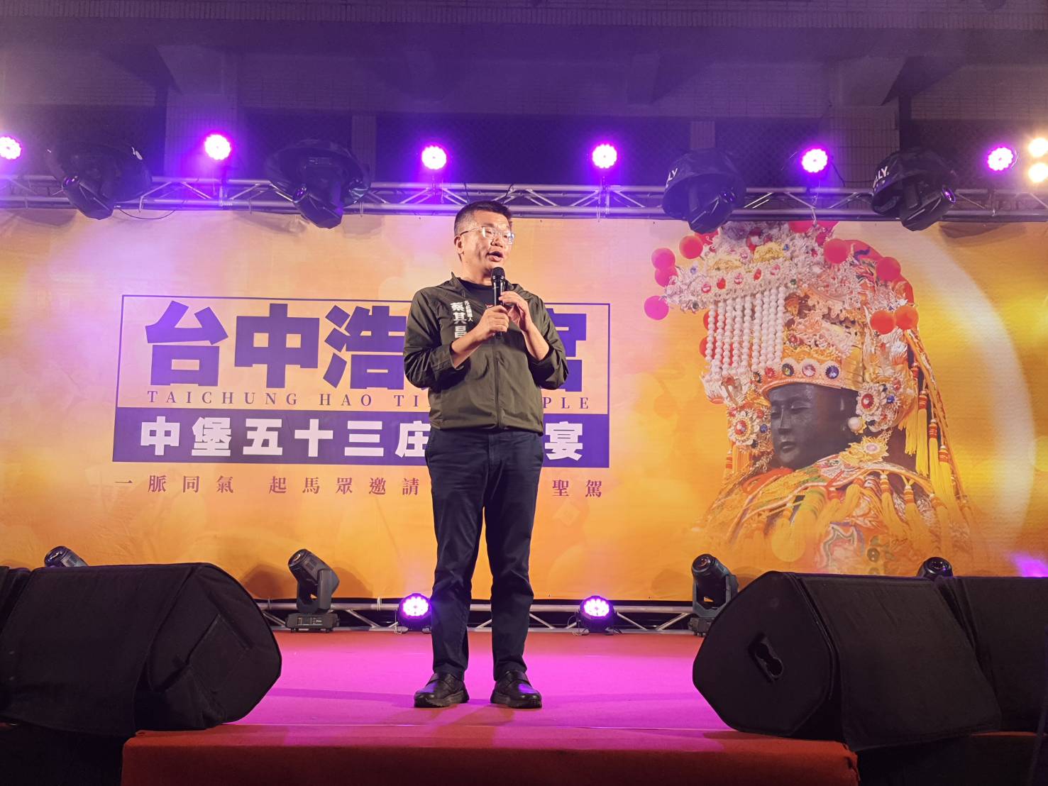 圖片說明:立法院副院長蔡其昌親臨浩天宮「起馬宴」並致詞讚許主任委員王經綻團隊用心。(記者謝榮浤翻攝)