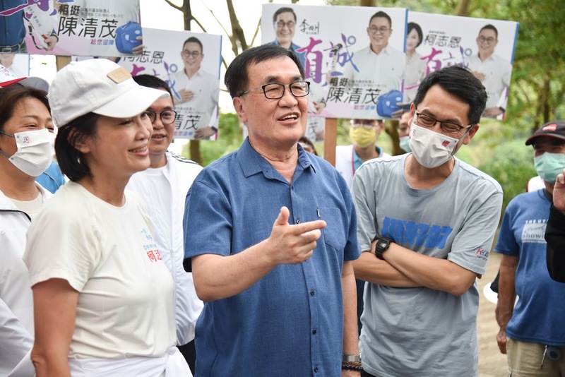 漾新聞|李四川與柯志恩合體登觀音山 川伯呼籲高雄人民支持柯志恩讓藍天再現