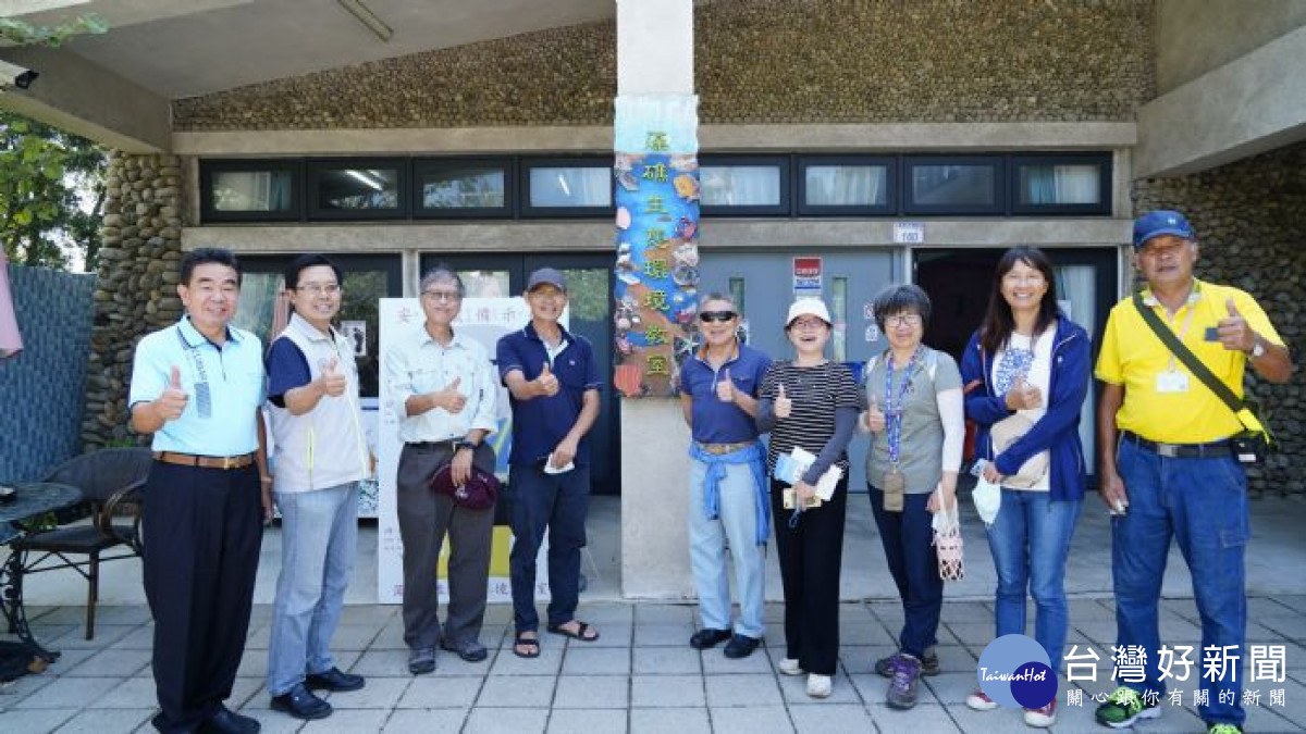 第二屆桃園市海岸管理委員會至許厝港濕地、草漯沙丘、觀新藻礁、新屋石滬等4個生態亮點實地參訪。<br /><br />
