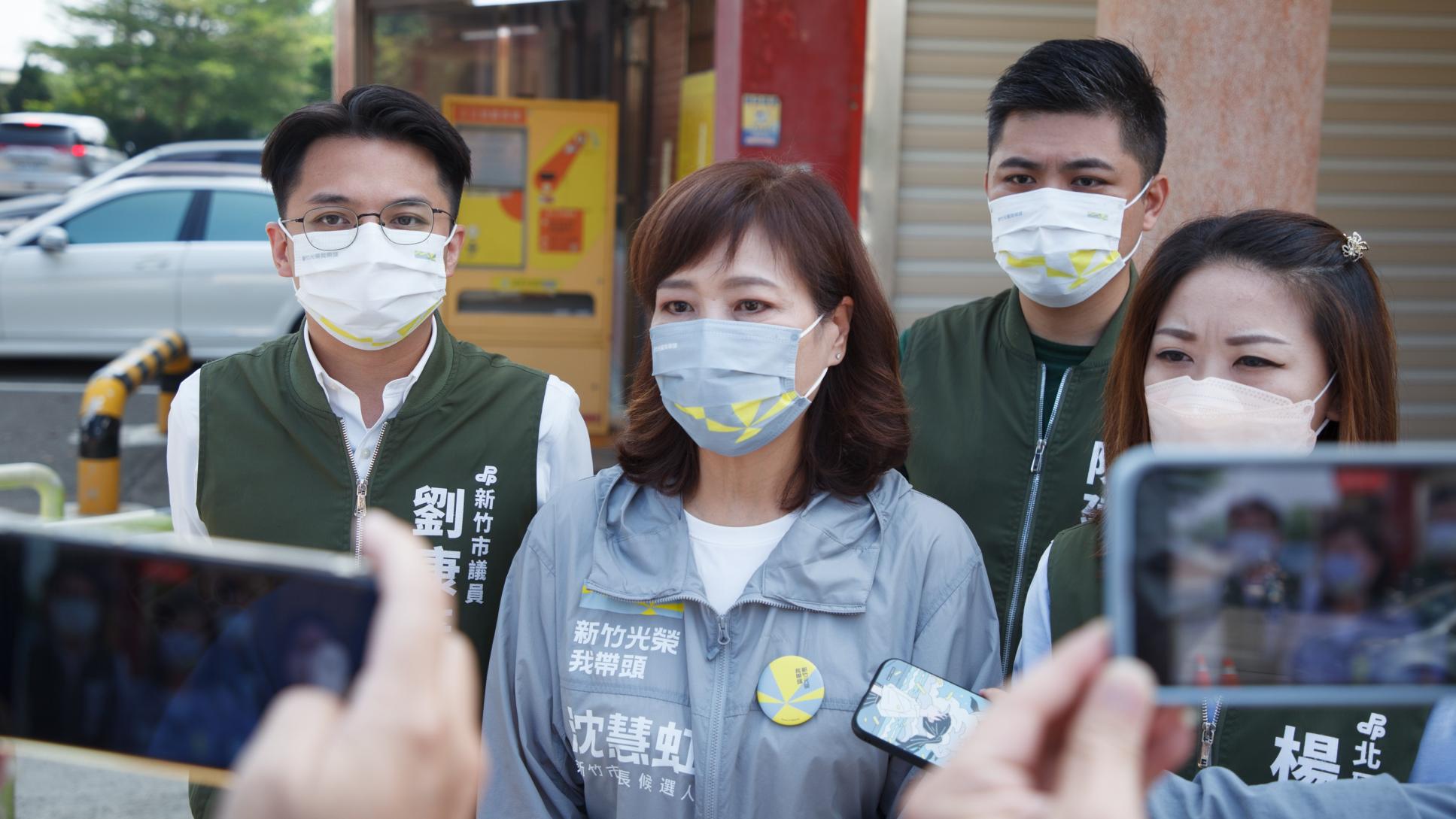 沈慧虹透過臉書說明去年初與台北市長柯文哲副市長黃珊珊談話內容,並推辭柯文哲挖角。沈慧虹競辦提供