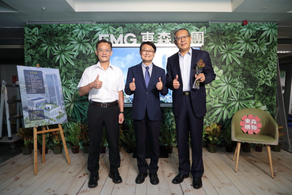 東森集團新北市全球營運總部「城市恩典藝廊」榮獲新北市建築工程施工圍籬綠美化
