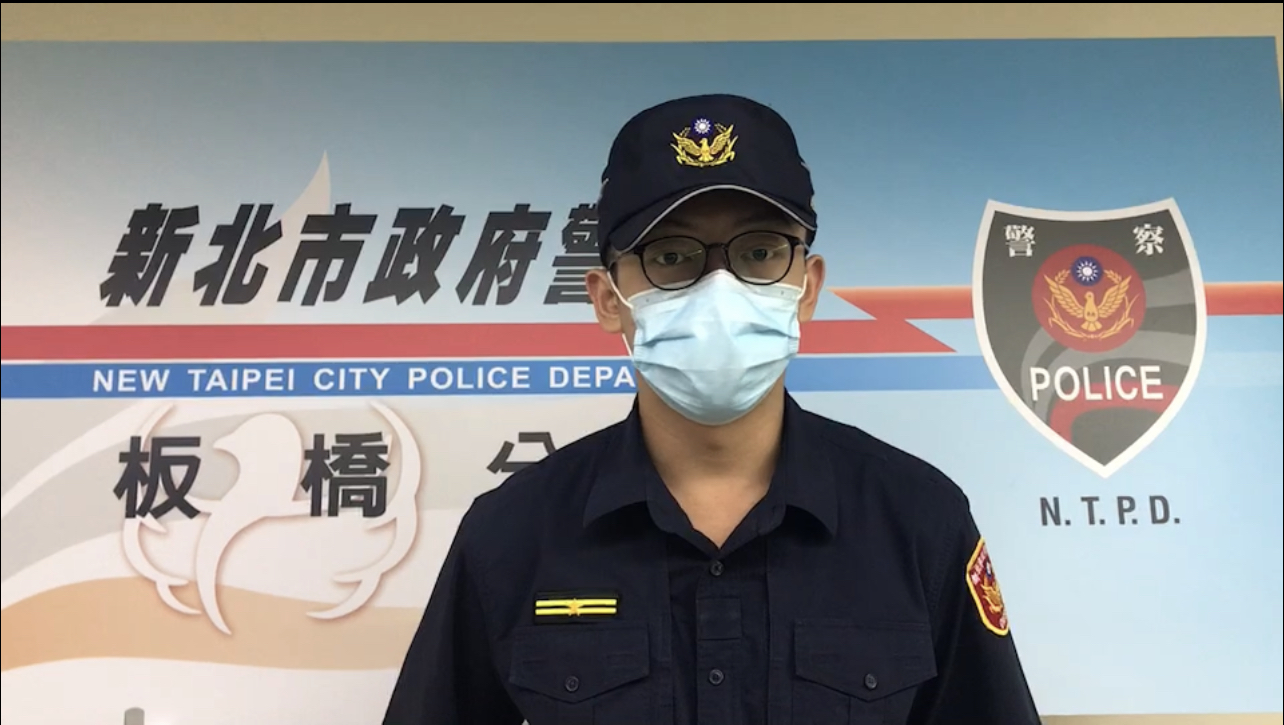 圖片說明:板橋所副所長王敦賢說明案情。(記者戴昱弘翻攝)