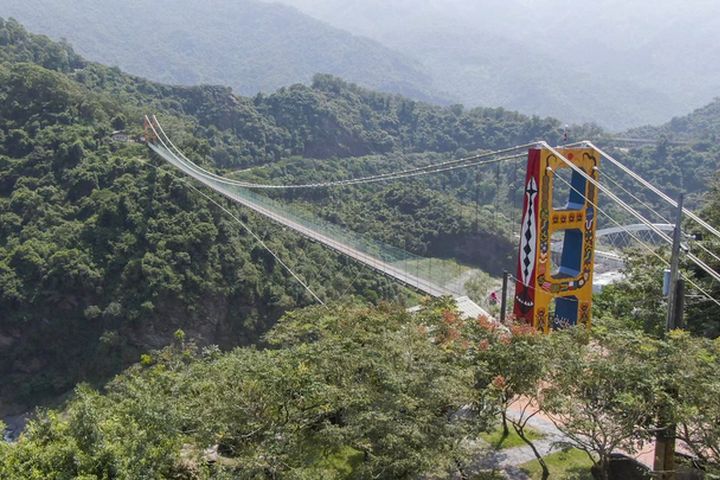多納高吊橋橫越溪谷形成壯麗景觀。 圖:茂林國家風景區管理處/提供