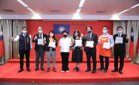 中市府全國首創商場低碳認證 6家商場年減碳32座中央公園