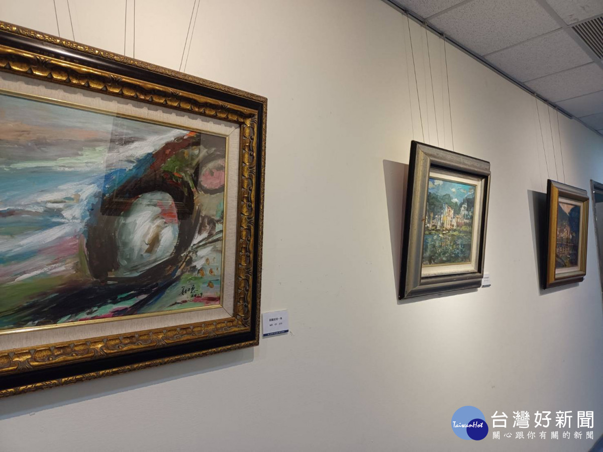 童綜合醫院梧棲院區地下一樓轉角藝術空間展出姜仁惠醫師28幅油畫作品。