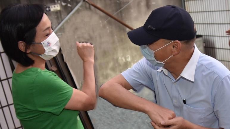 前高雄市長韓國瑜（右）4日柯志恩（左）見面，兩人相談30分鐘。柯志恩競總提供