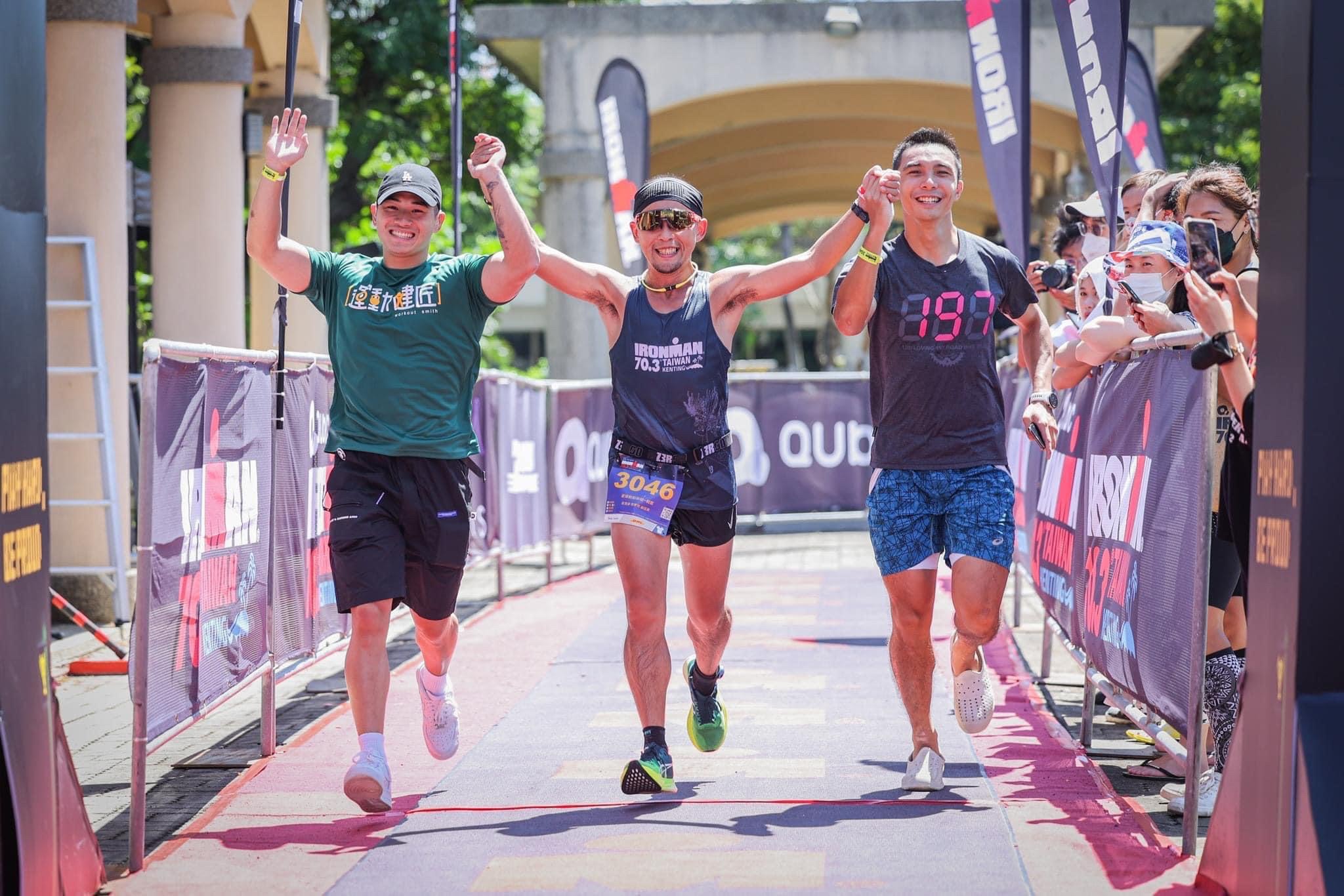 聽力障礙運動員黃清璿(左)、鄭匡寓(中)與張斯閔(右)三人力奪接力組優勝 照片來源:愛運動動無礙