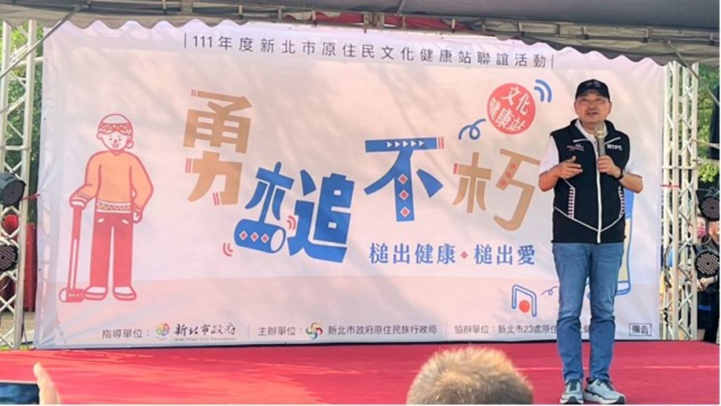 市長親臨現場，感謝長者願意共襄盛舉，踴躍參與槌球賽。