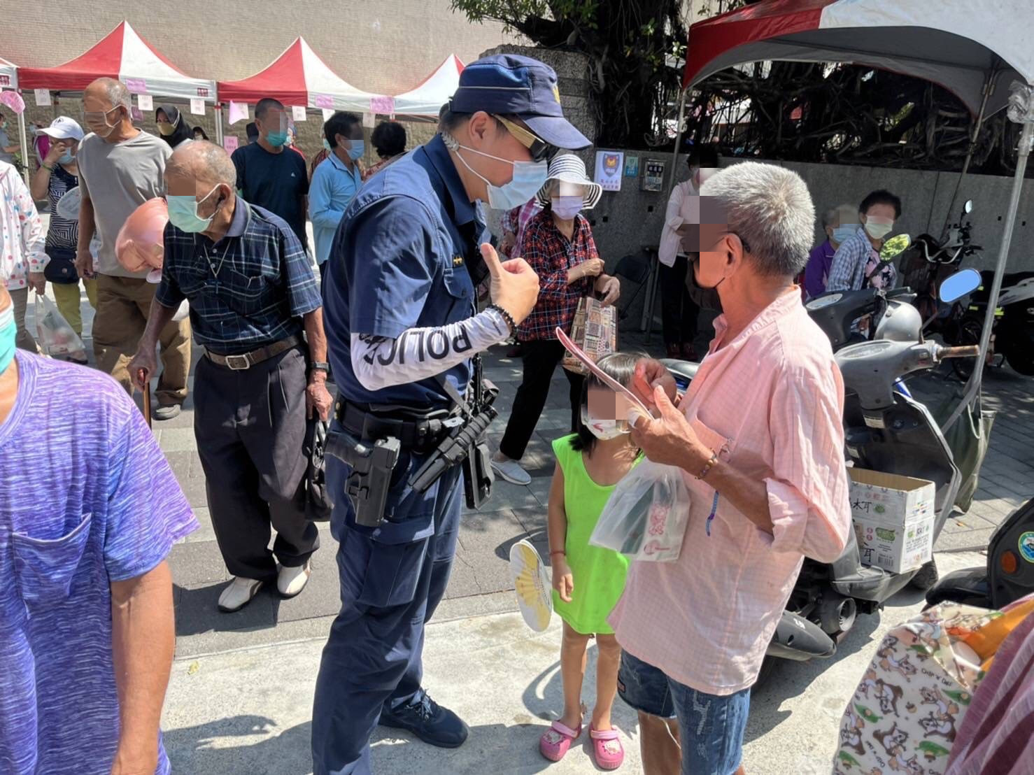 高雄7歲女童和阿公街頭走散   旗津暖警即時照護助重逢