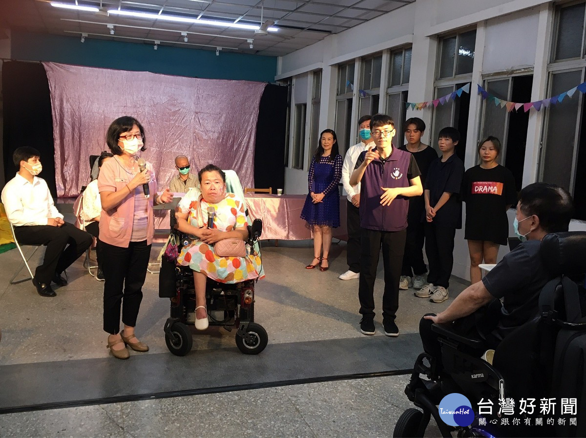 社會局副局長許秀能到場為身障者沉浸式劇場首演鼓勵