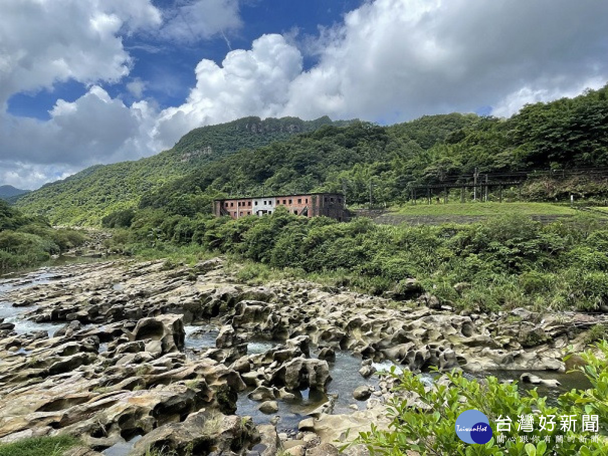到猴硐欣賞鬼斧神工的壺穴地形外,還可以安排礦業文化小旅行