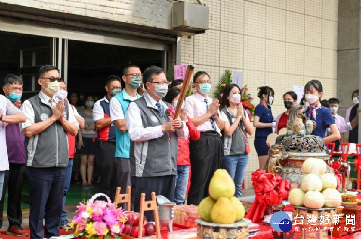 鄭市長和與會貴賓共同祈福。<br /><br /> <br /><br />