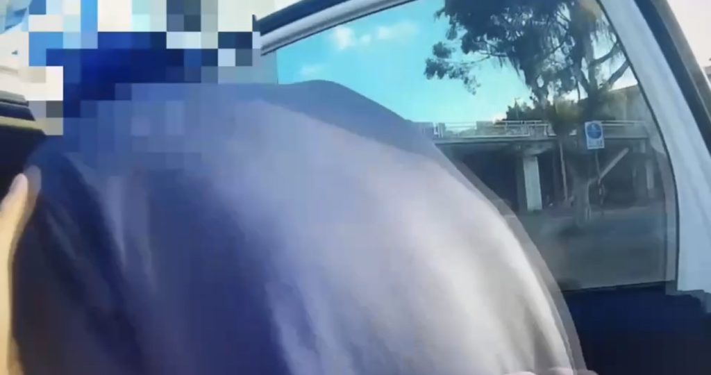 警方將犯嫌逮捕後帶返所偵辦