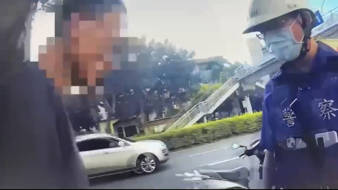 圖:警方接獲報案立即趕赴現場,發現男子因毒品案遭通緝