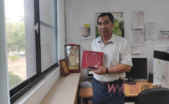 嘉大侯金日老師榮獲111年全國大專校院優秀社團指導老師