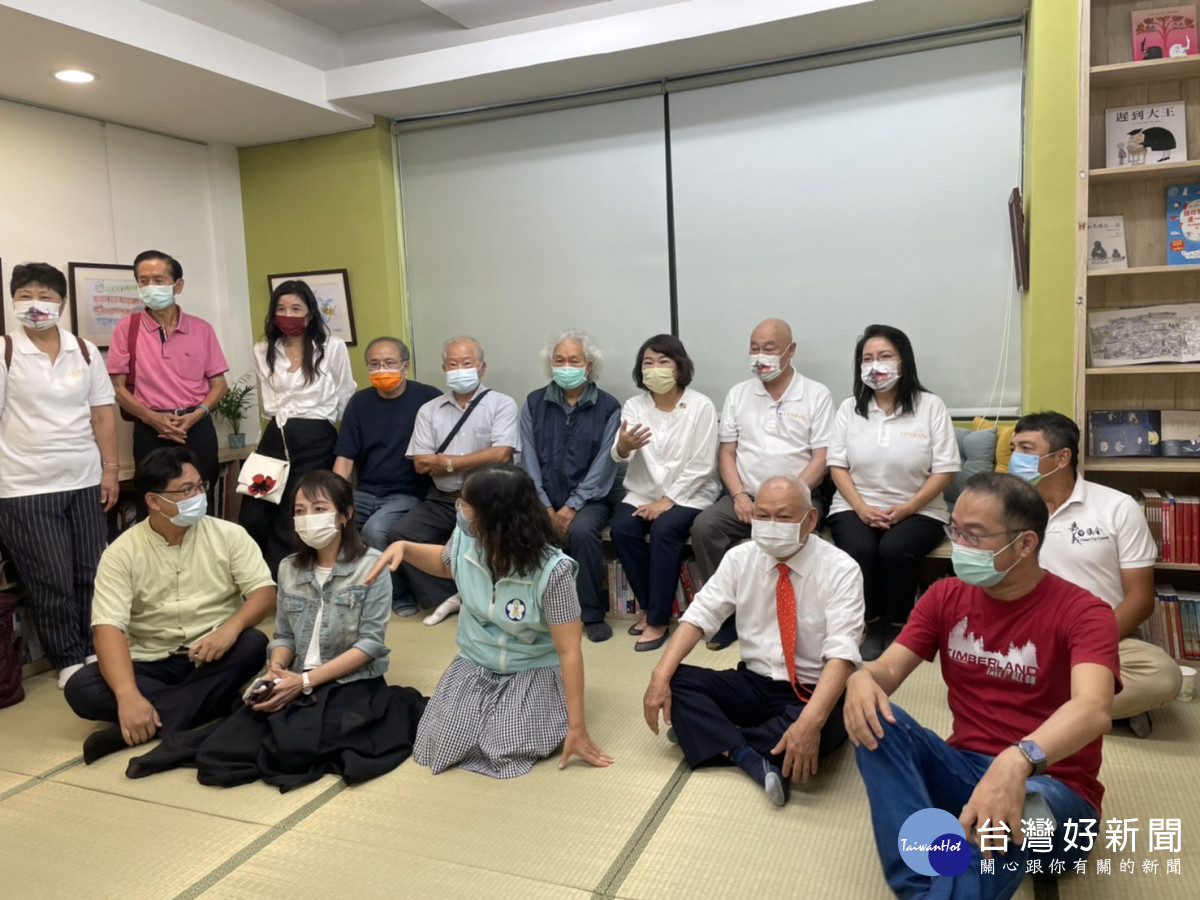 毛毛蟲兒童哲學基金會聯合王雲五基金會成立「王雲五、毛毛蟲兒童哲學基金會嘉義中心」,於今(7)日舉辦開幕式/李光揚翻攝