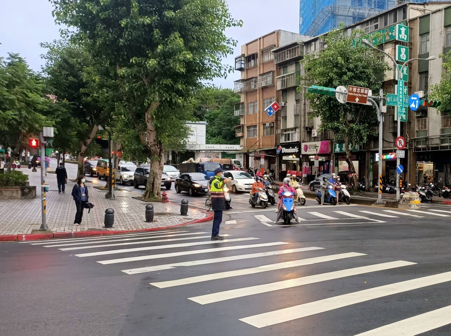 圖:文山第一分局維護主要幹道交通順暢