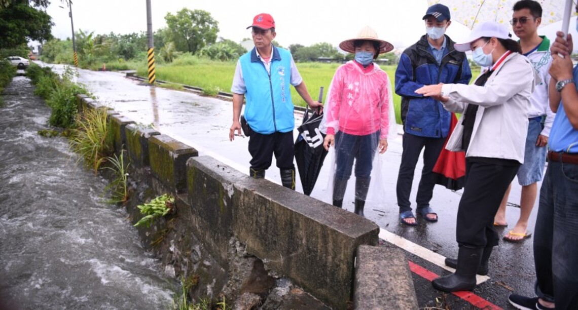 東北季風帶來連日豪雨 徐榛蔚前往花蓮市、吉安鄉視察淹水災情