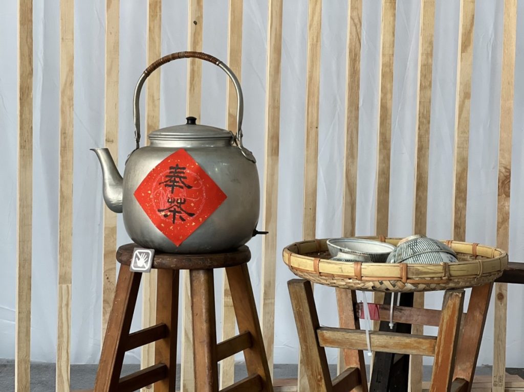 農稼時代的大茶壺「奉茶」。(圖/工藝中心提供)
