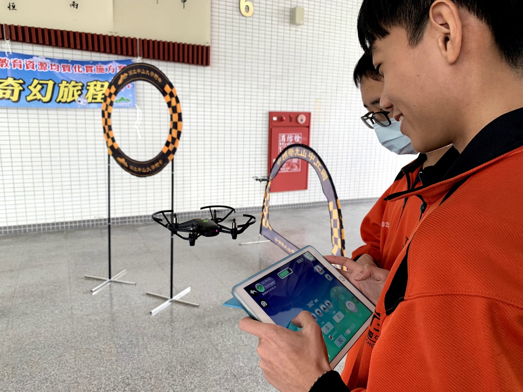 中山大學附中均質化活動　無人機營隊 「飛」同凡響 激發學生熱情