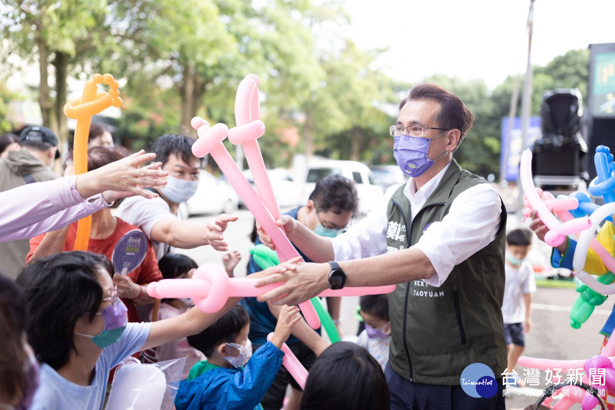 鄭運鵬說,身為桃園勇者,會努力完成良好的育兒政策,讓爸爸媽媽帶著小勇者們一起在桃園享受宜居又放鬆的生活!