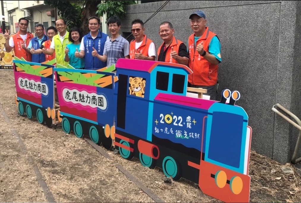 2022魅力虎尾鐵定招財-鐵道市集魅力YO活動之鐵道市集合影 圖片來源中小企業處