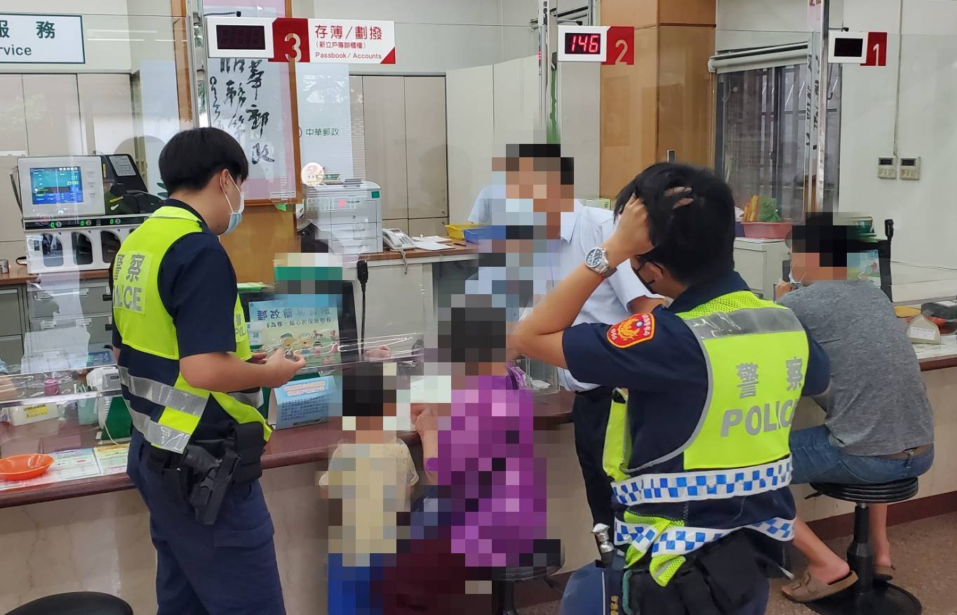 ▲蔡姓老婦遭假檢警詐騙,警方趕赴郵局成功攔阻匯款,保住20萬元 (圖/苗栗縣警察局 提供)