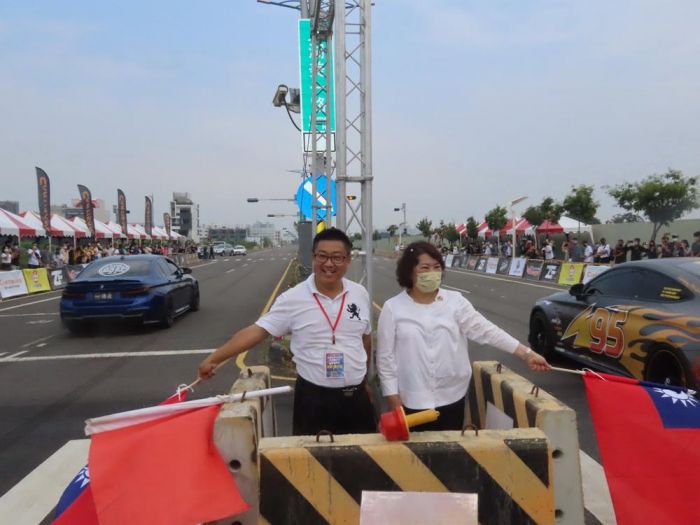 雙十連假嘉市跑車動態秀 市長黃敏惠為賽車手加油打氣