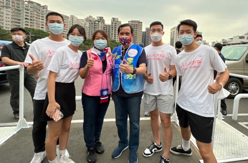 漾新聞|馬英九陪同市場拜票 推薦李雅芬最優質議員「一人當選全家服務」