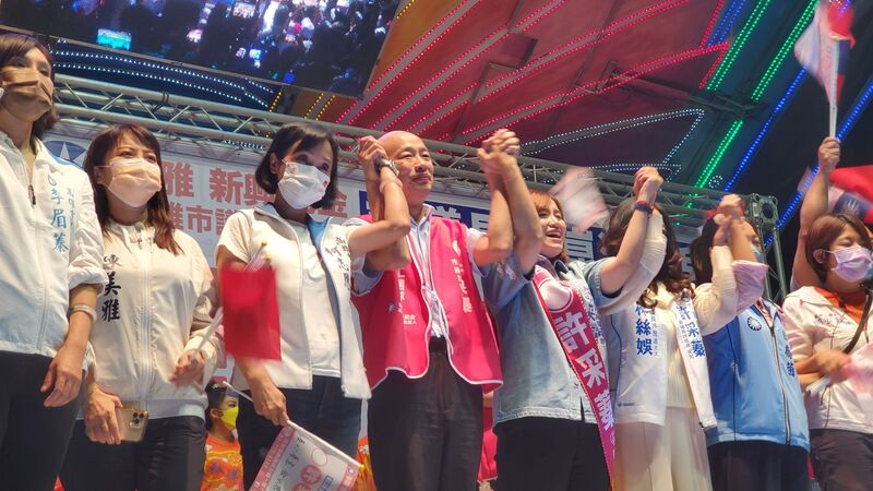 影/韓國瑜回來了!為許采蓁總部成立站台 呼籲議員支持許采蓁 市長票投柯志恩