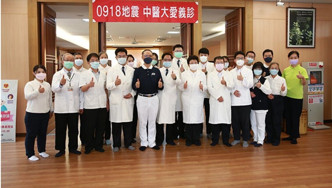 雙十國慶 中醫大愛南下玉里義診