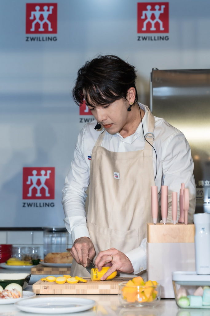 藝人坤達擔任年度代言人此次化身為「天菜大廚」為眾多粉絲介紹他正在學習的菜色