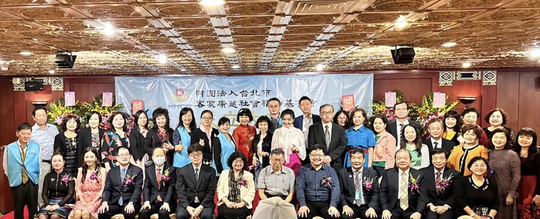 圖片說明：「客家康慈社會福利基金會」貴賓合照。（圖／客家康慈社會福利基金會提供）