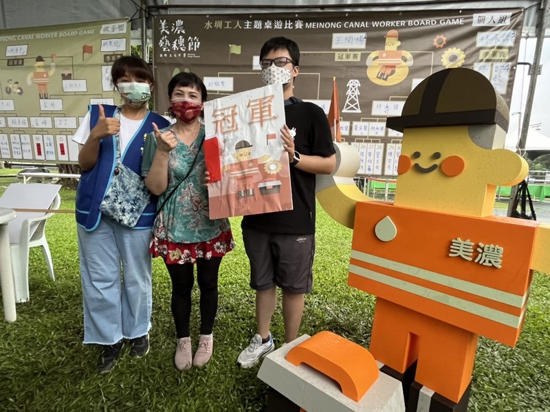 漾新聞|「美濃藝穗節」水圳工人桌遊賽 上百親子挑戰結合客華英語與農田水圳